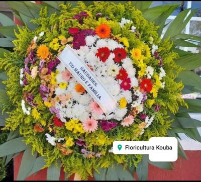 COROAS DE FLORES GRANDE 01 UNIDADE