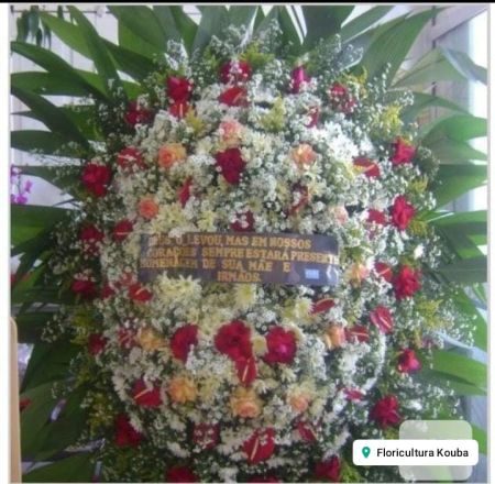 COROA DE FLORES GRANDE 01 UNIDADE